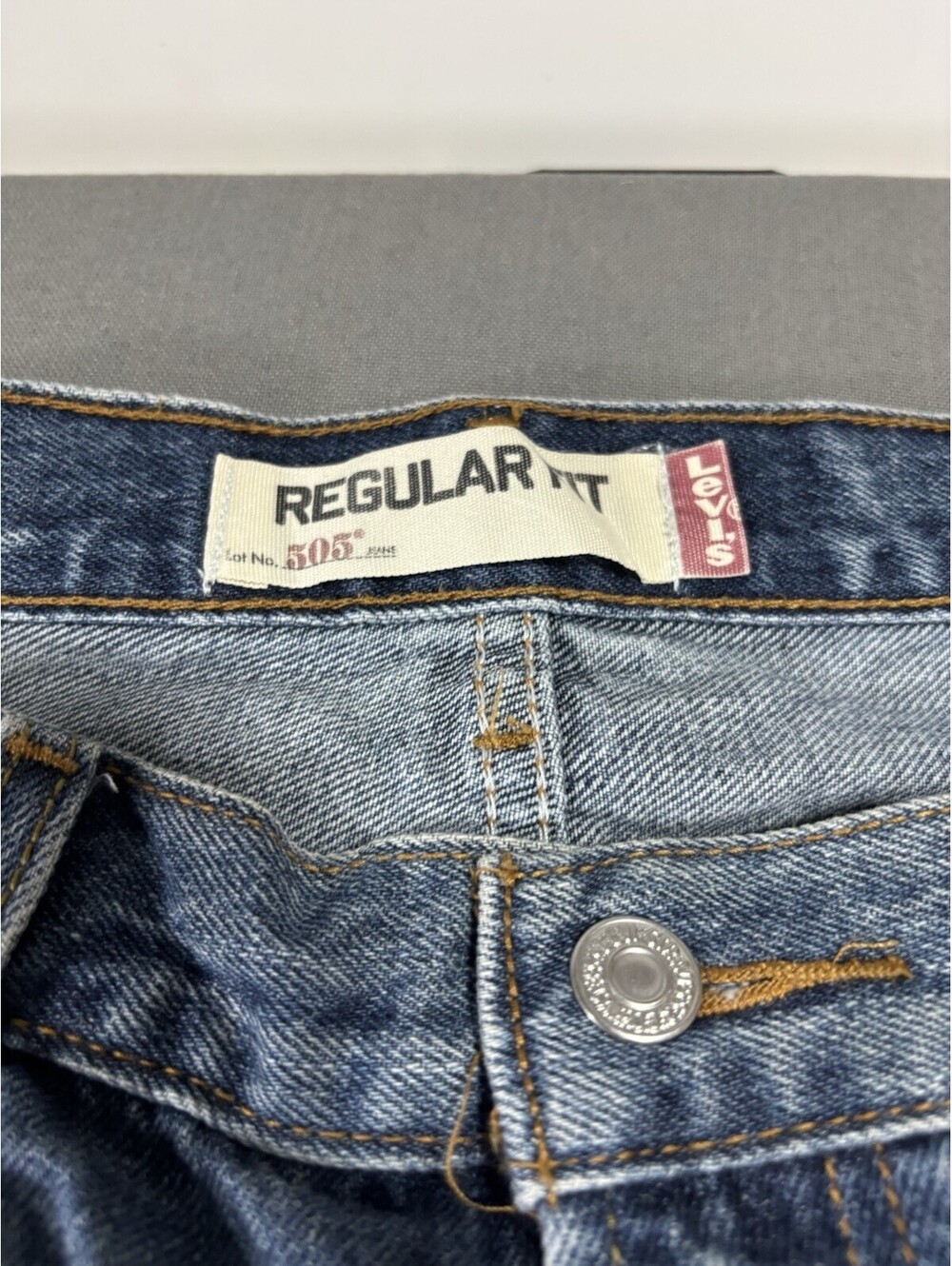 Levi's Jeans Mens Size 36x30 Blue 505 Regular Fit Straight Leg Medium Wash Denim - Picture 4 of 15